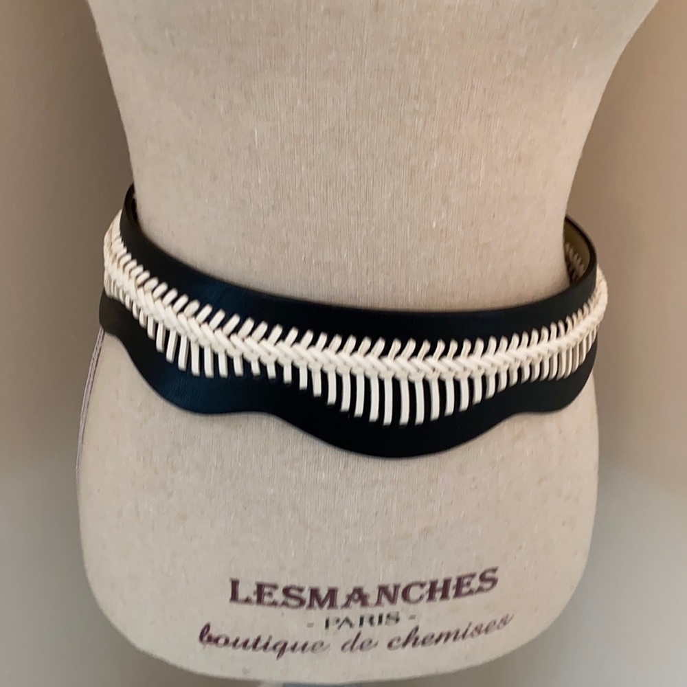 BCBG MaxAzria Scalloped Black/White leather belt